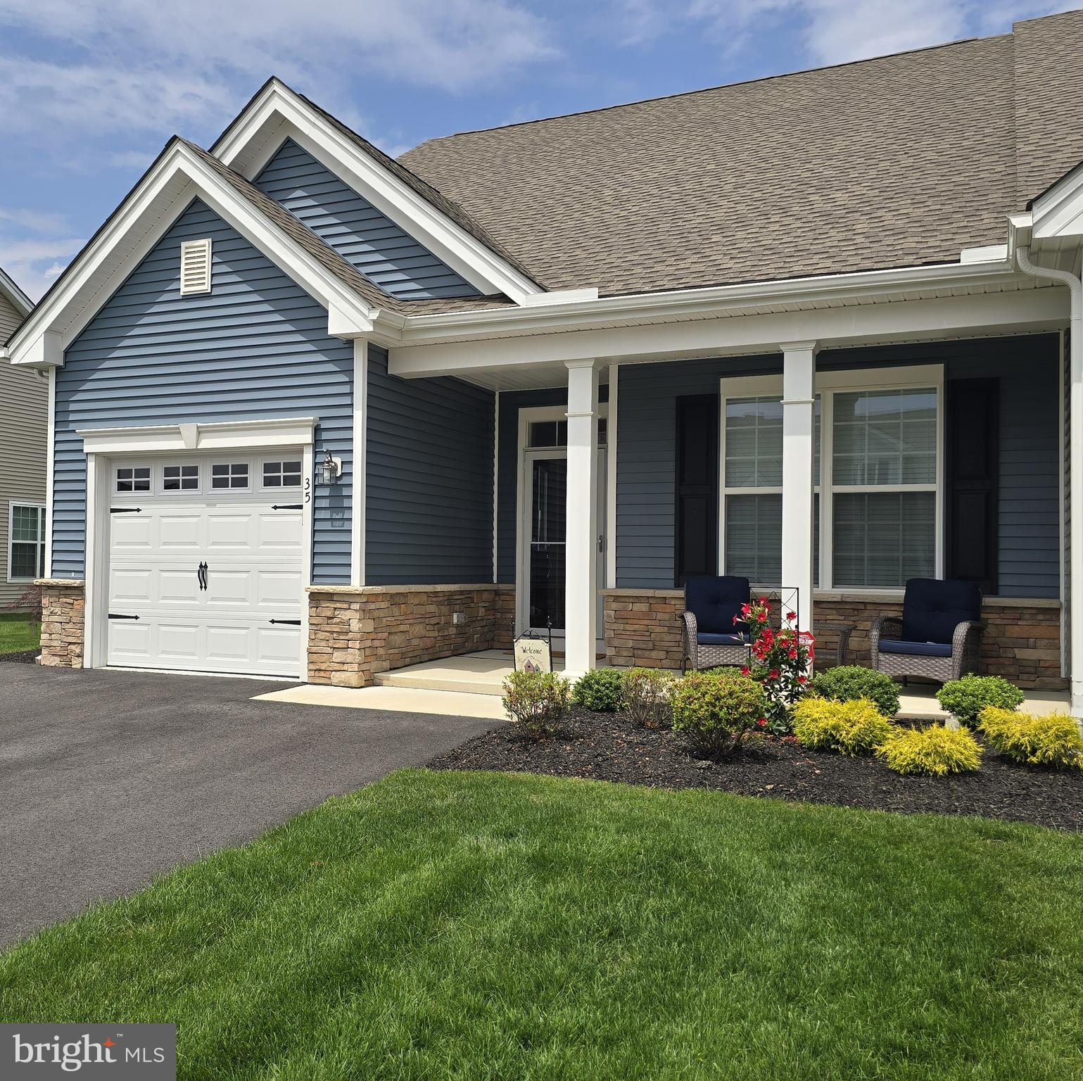 a view of a house with backyard and porch