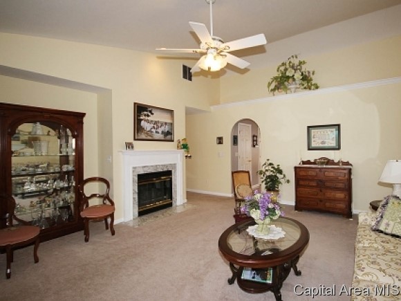 2815 Wordsworth Drive Springfield, IL 62711 - Photo 3 of 12 Gallery Image 3