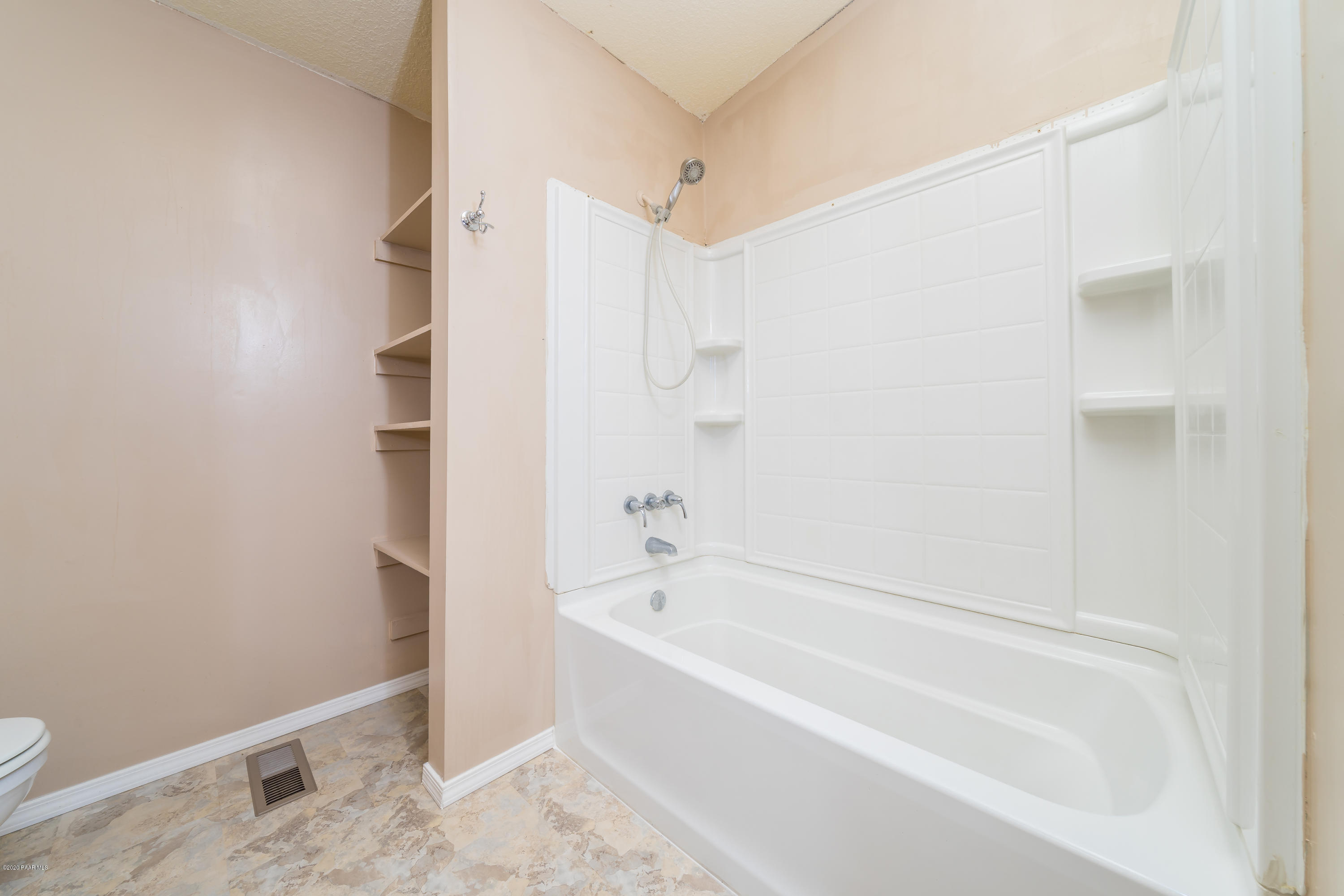 25125 North Mitchell Road Paulden, AZ 86334 - Photo 10 of 18 a bathroom with a bathtub and shower