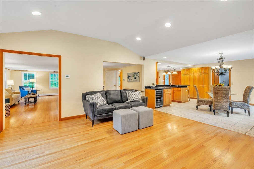 89 Burbank Road Longmeadow, MA 01106 - Photo 13 of 42 Gallery Image 13
