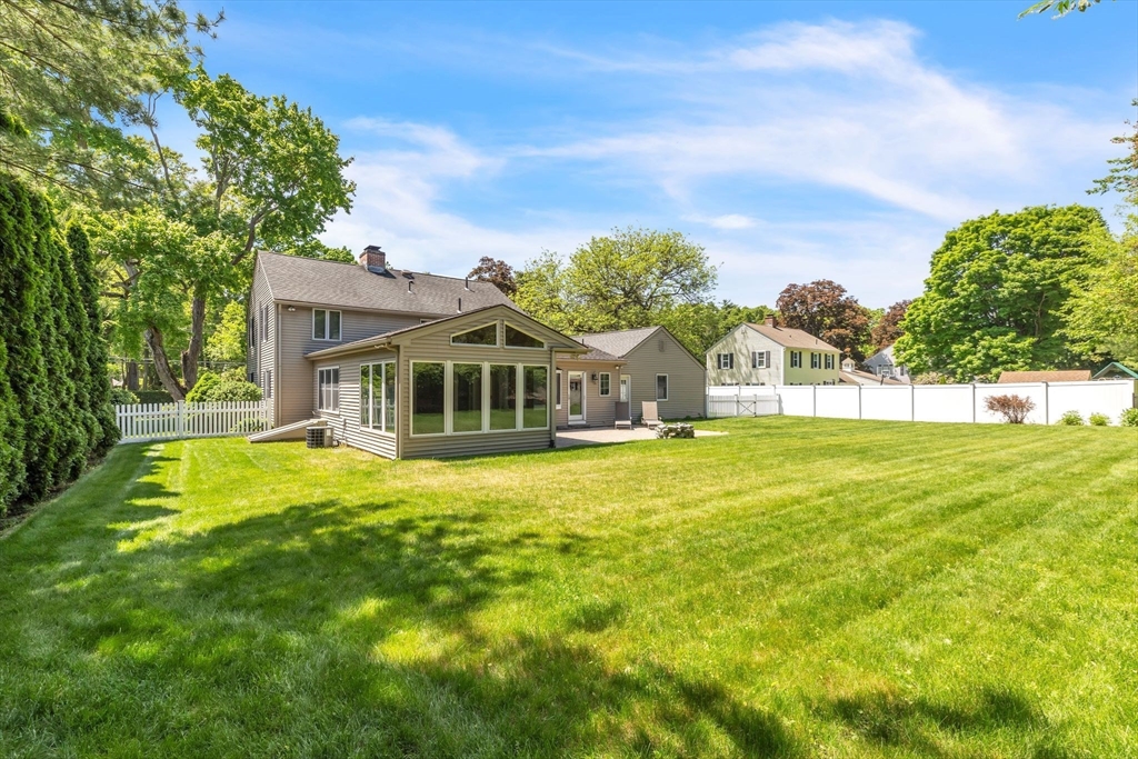 89 Burbank Road Longmeadow, MA 01106 - Photo 5 of 42 Gallery Image 5