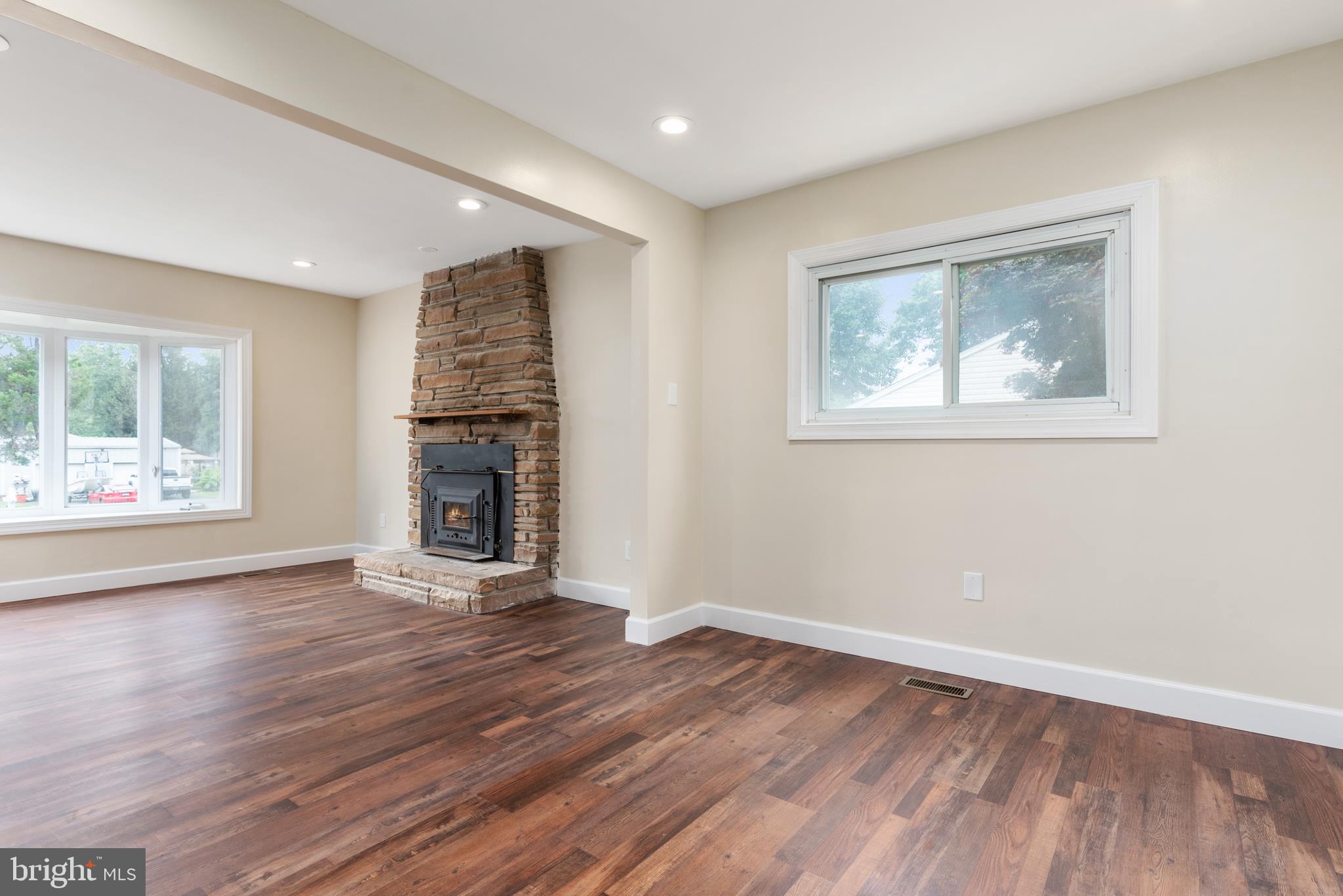 242 Dale Road Pasadena, MD 21122 - Photo 6 of 30 Gallery Image 6