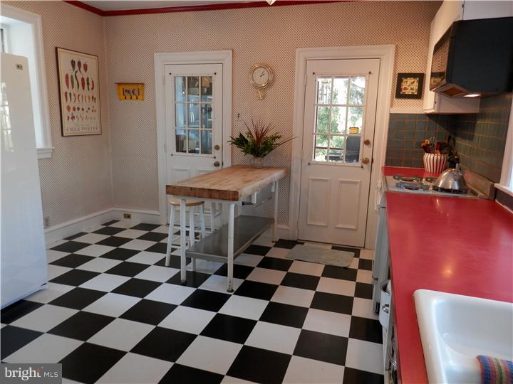 11 Llanberris Road Bala Cynwyd, PA 19004 - Photo 8 of 25 Kitchen