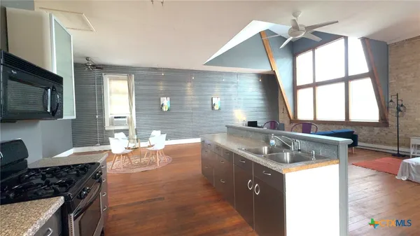 $1,500 | 103 West Walnut Street, Unit A, Seguin, TX 78155