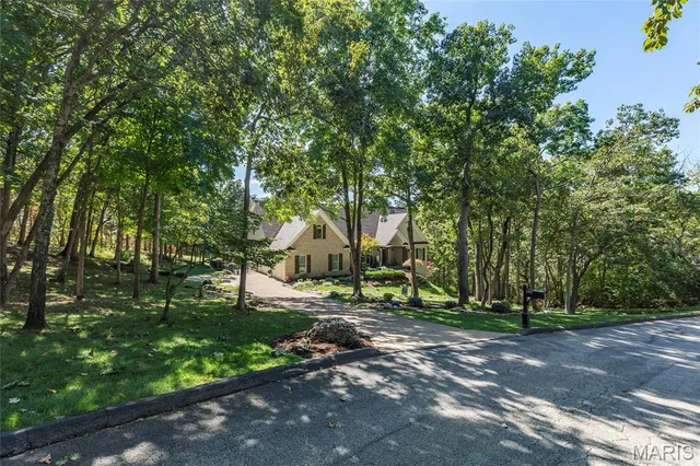 $1,194,000 | 1512 St James Pl Court, Wildwood, MO 63038