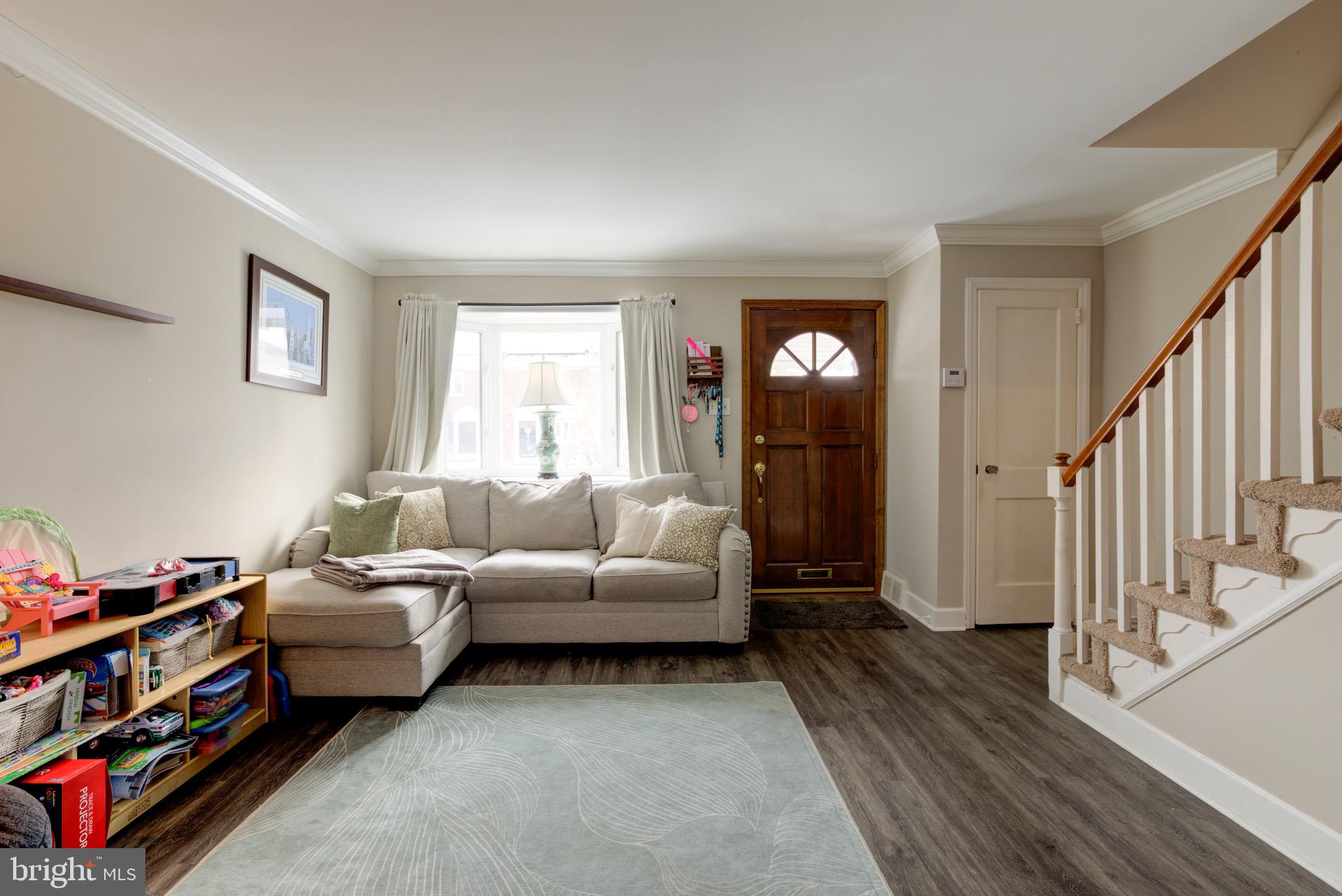 203 Overlook Road Philadelphia, PA 19128 - Photo 6 of 32 a living room with furniture and a book shelf