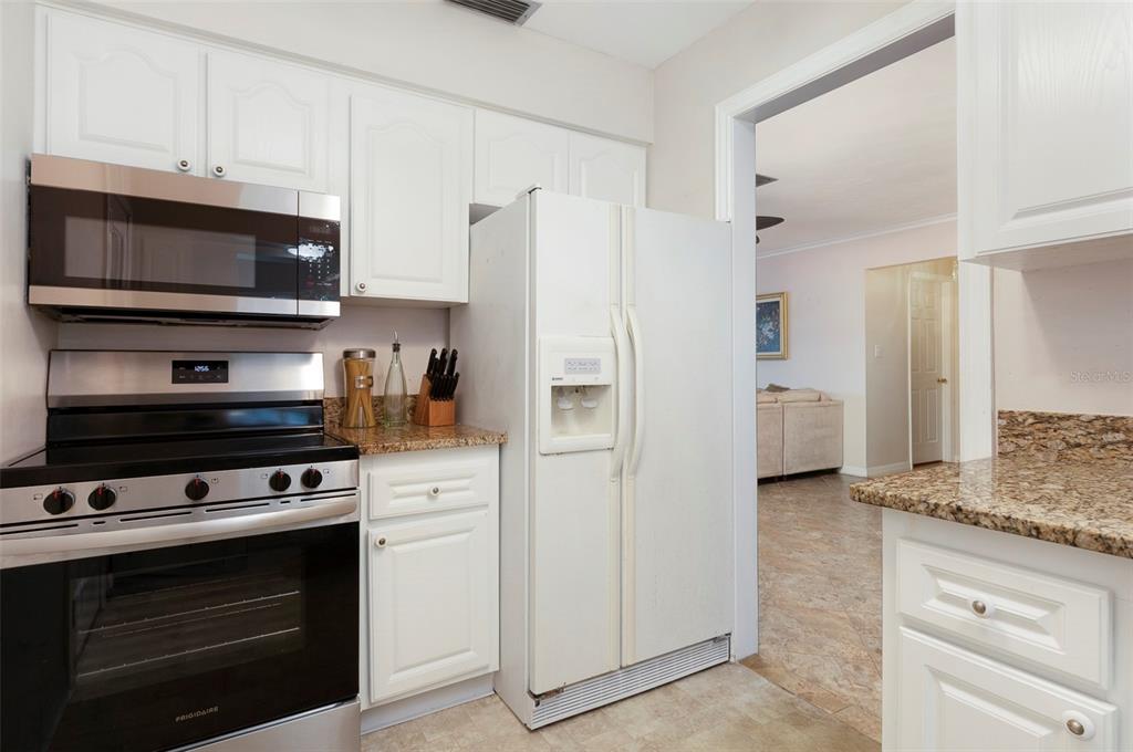 8303 Annwood Road Seminole, FL 33777 - Photo 7 of 30