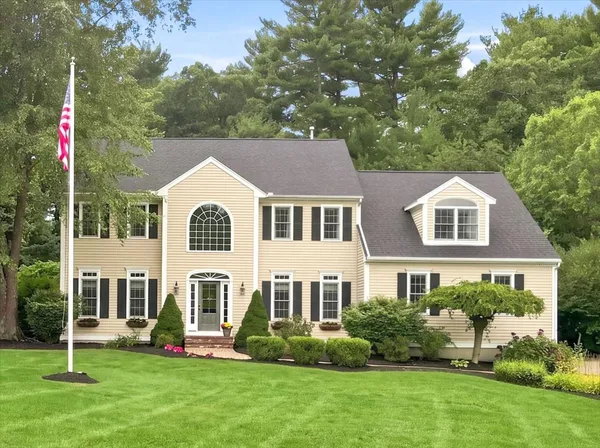 $1,295,000 | 11 Evergreen Road, Norfolk, MA 02056