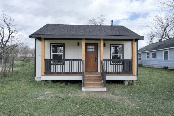 a view of a house with a yard and deck