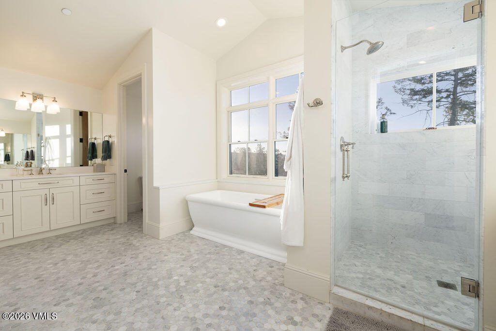 211 Travis Road Wolcott, CO 81655 - Photo 13 of 40 2603_211_travis_rd_interior_bath01_b