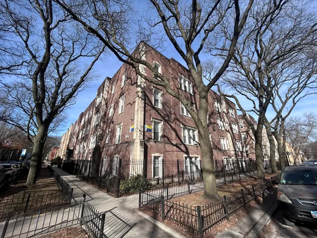 $1,350 | 2006 West Jarvis Avenue, Unit 2, Chicago, IL 60645