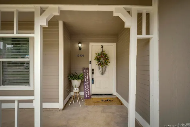 a view of a entryway