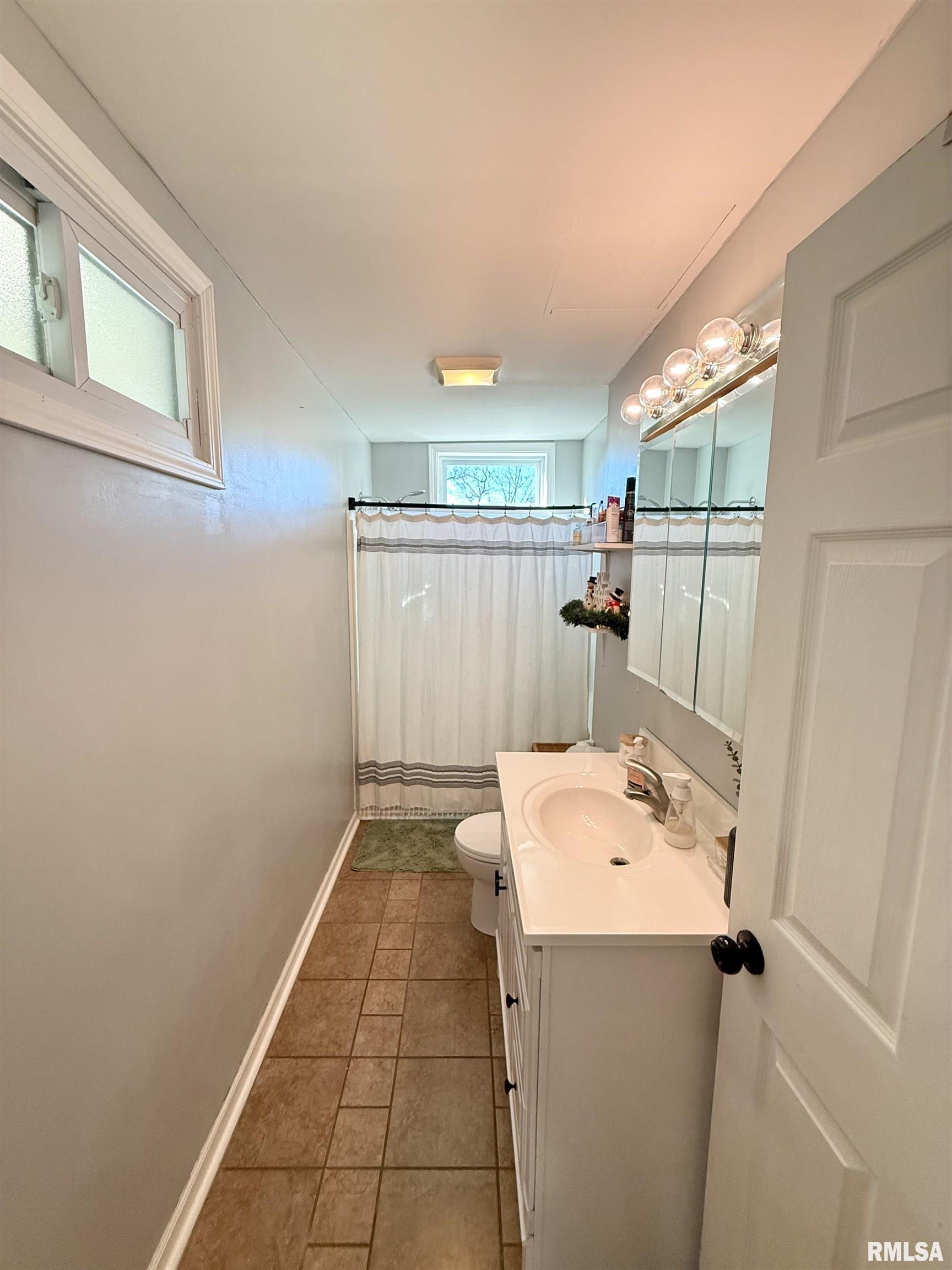 2064 Chestnut Street Quincy, IL 62301 - Photo 17 of 34 Gallery Image 17