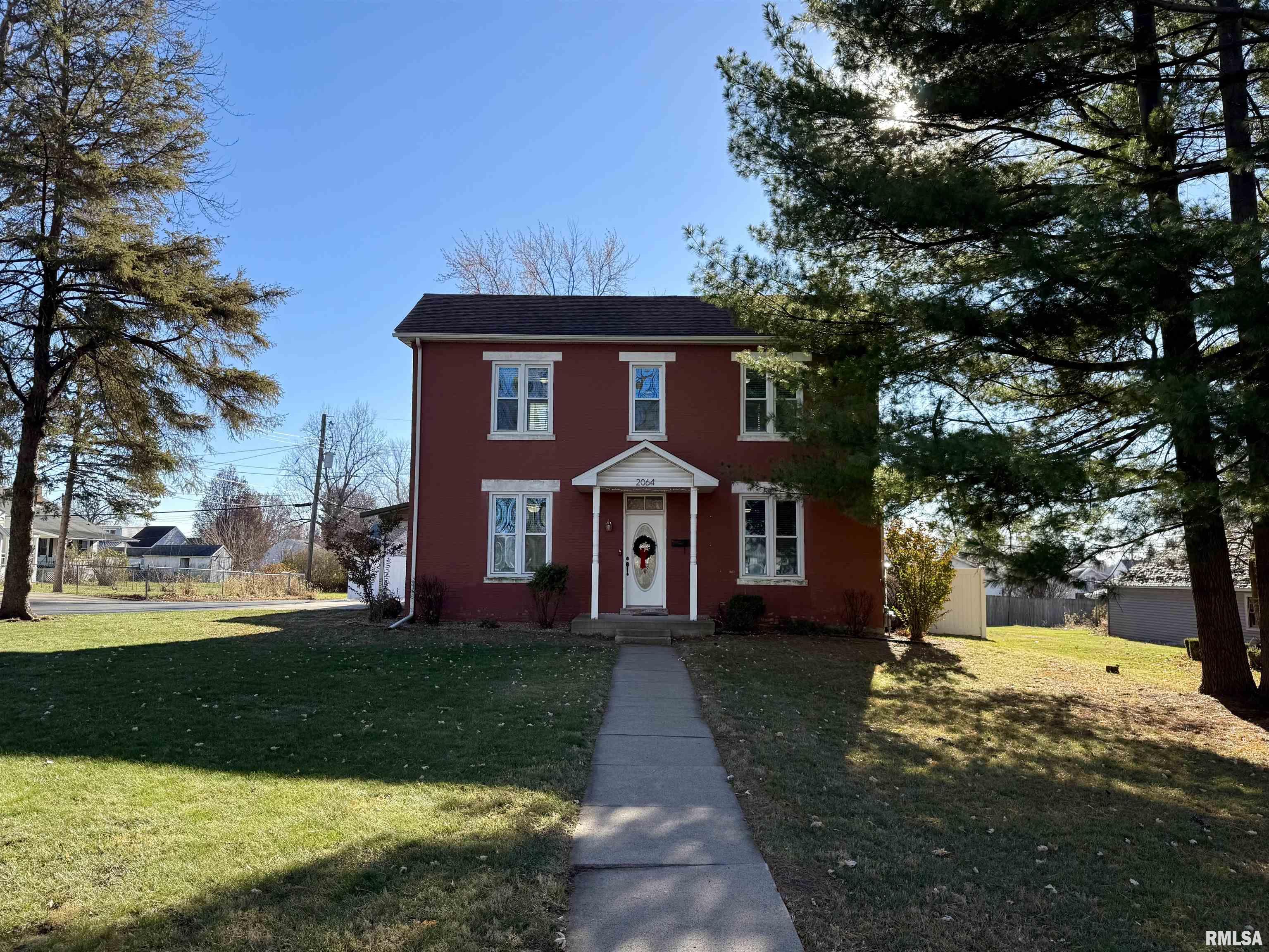 2064 Chestnut Street Quincy, IL 62301 - Photo 2 of 34 Gallery Image 2