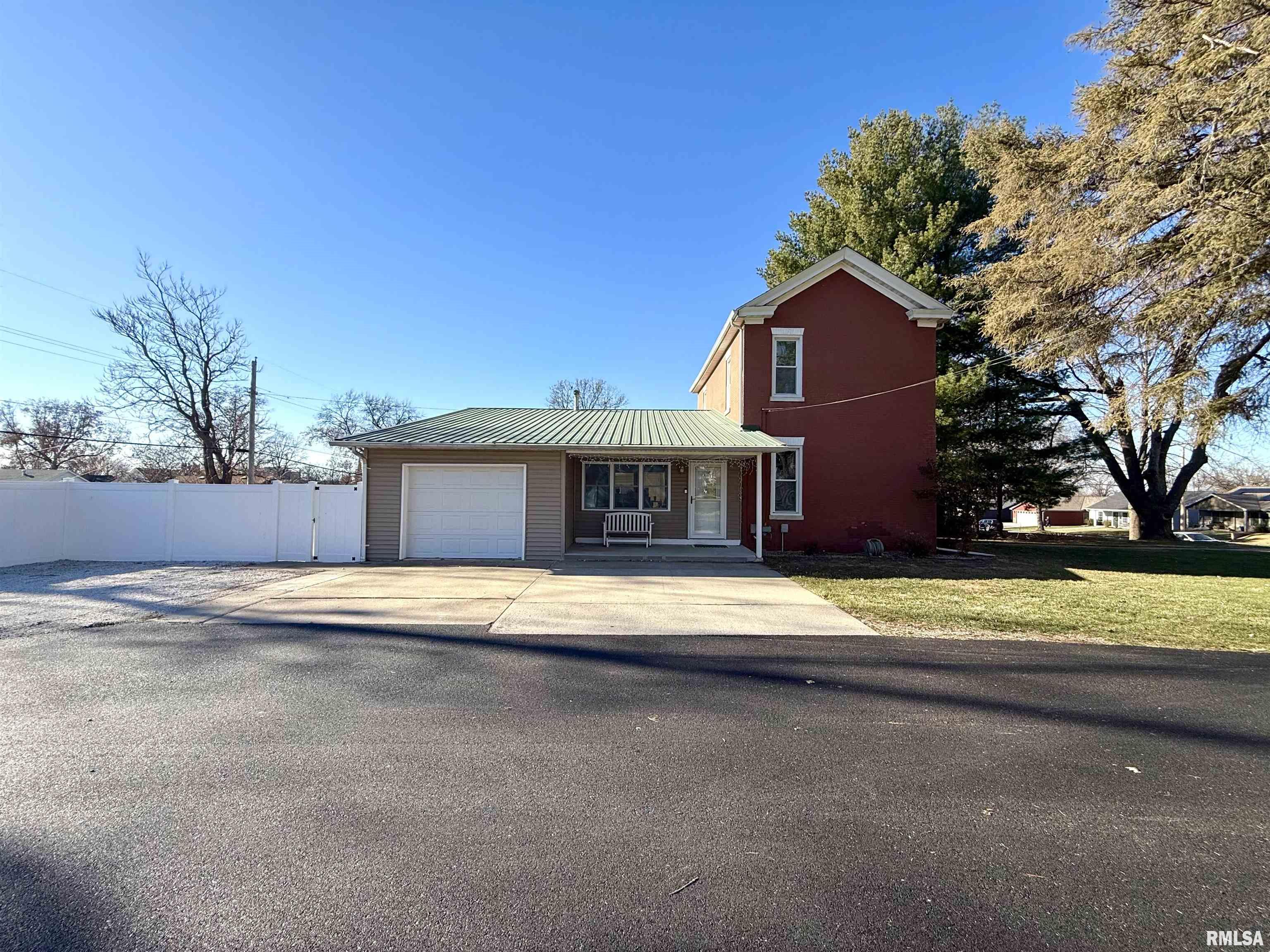 2064 Chestnut Street Quincy, IL 62301 - Photo 3 of 34 Gallery Image 3