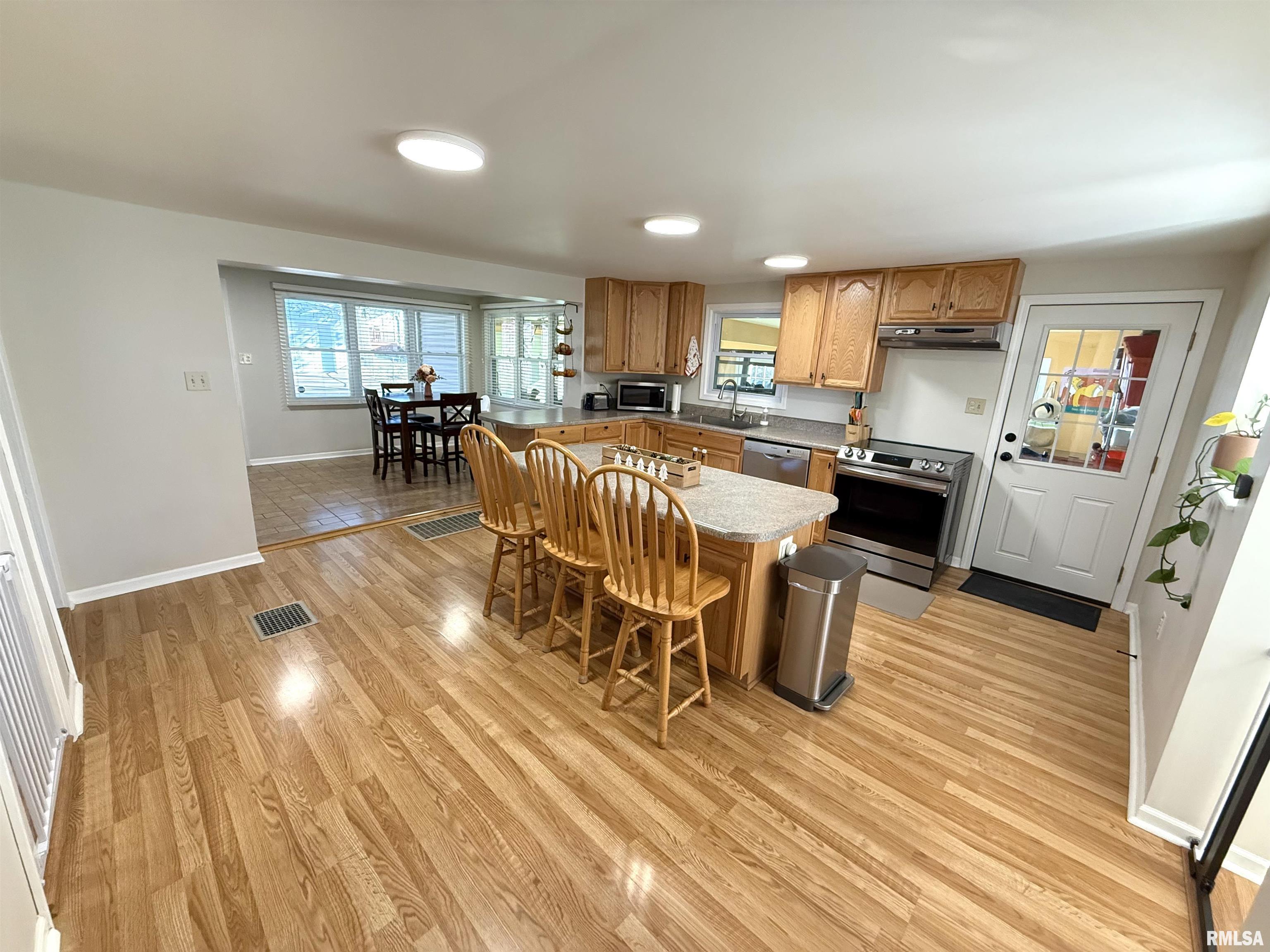 2064 Chestnut Street Quincy, IL 62301 - Photo 4 of 34 Gallery Image 4