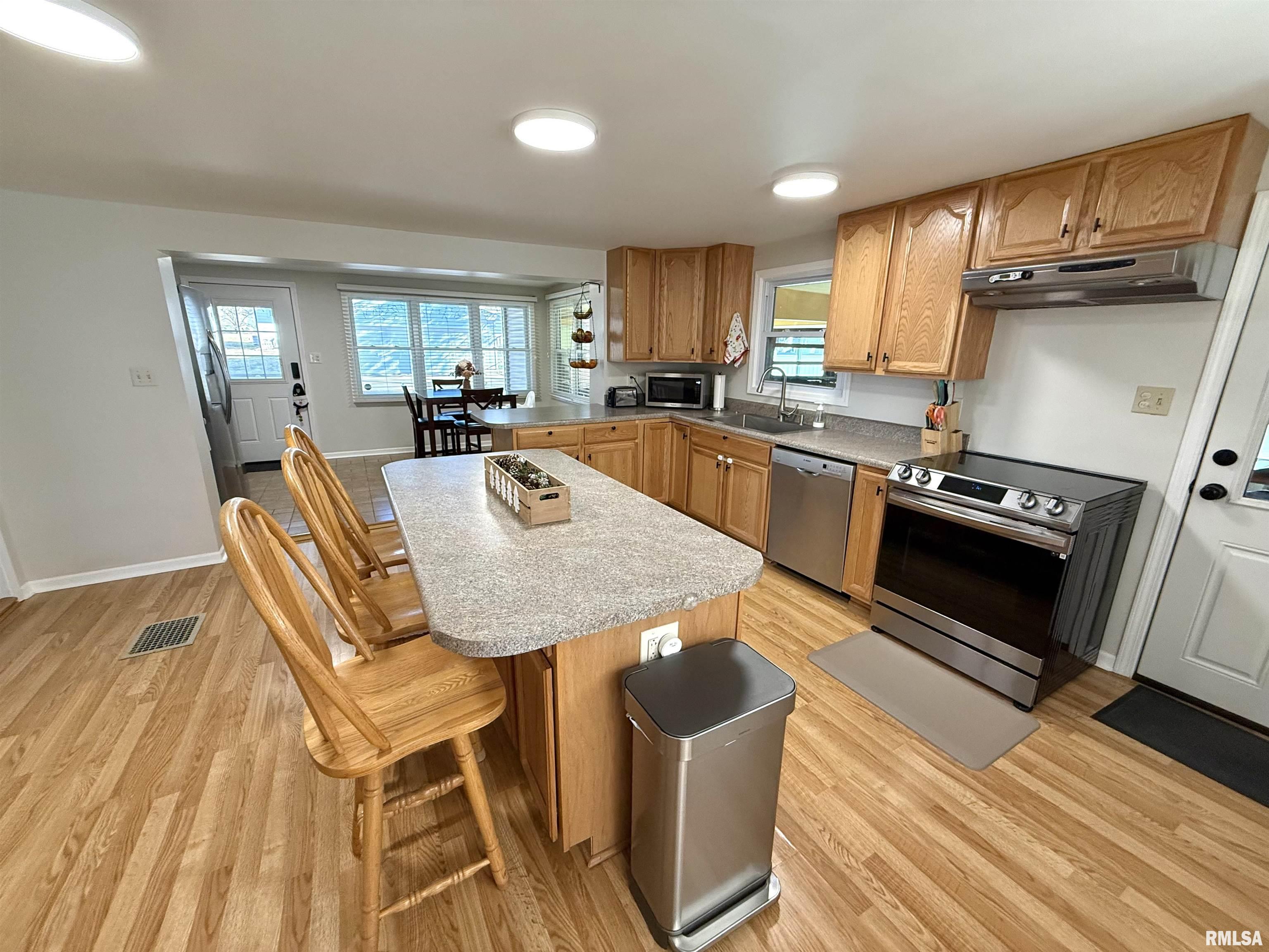 2064 Chestnut Street Quincy, IL 62301 - Photo 5 of 34 Gallery Image 5