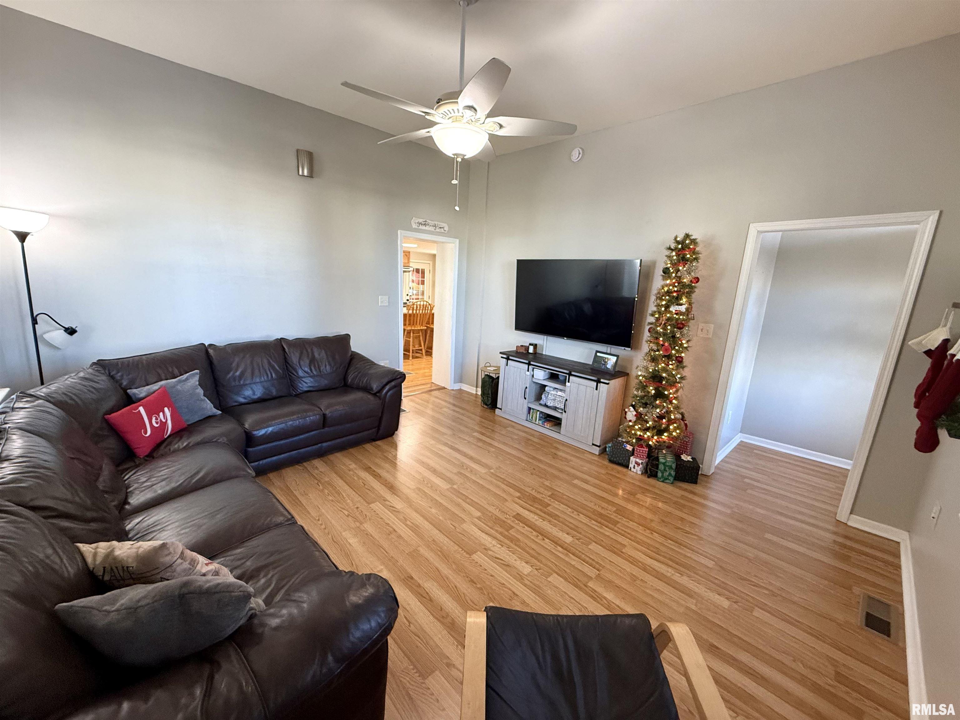 2064 Chestnut Street Quincy, IL 62301 - Photo 10 of 34 Gallery Image 10