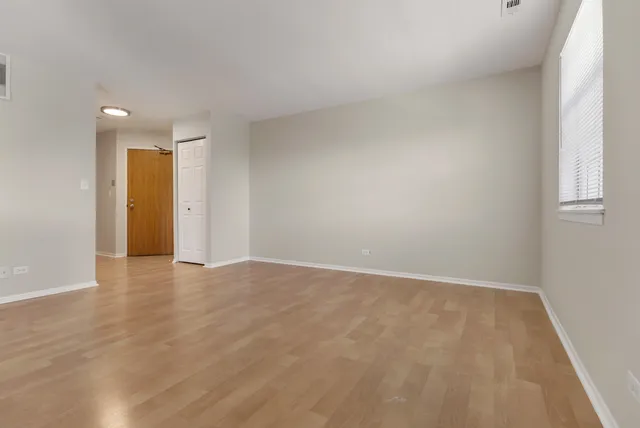 $1,960 | 86 Gant Circle, Unit F, Streamwood, IL 60107