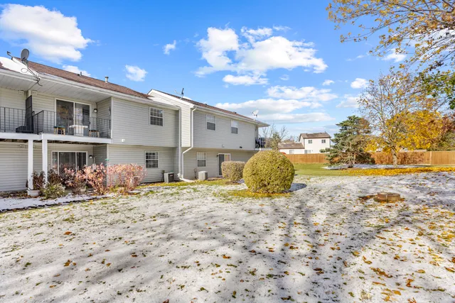 $1,960 | 86 Gant Circle, Unit F, Streamwood, IL 60107