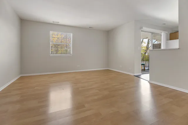 $1,960 | 86 Gant Circle, Unit F, Streamwood, IL 60107