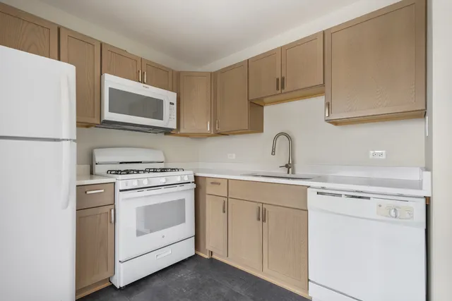 $1,960 | 86 Gant Circle, Unit F, Streamwood, IL 60107