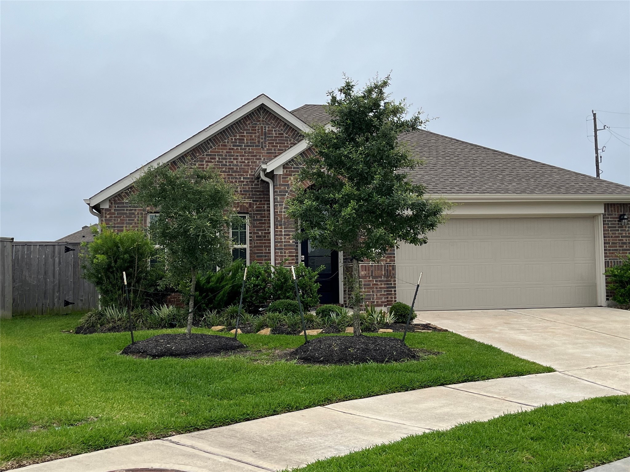 14242 Amherst Mdw Trail Rosharon, TX 77583 - Photo 3 of 36 Lush Landscaping