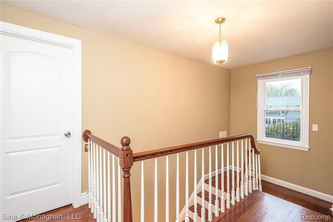 843 Pemberton Road Grosse Pointe, MI 48230 - Photo 25 of 52 025-Landing-4106449-medium.jpg