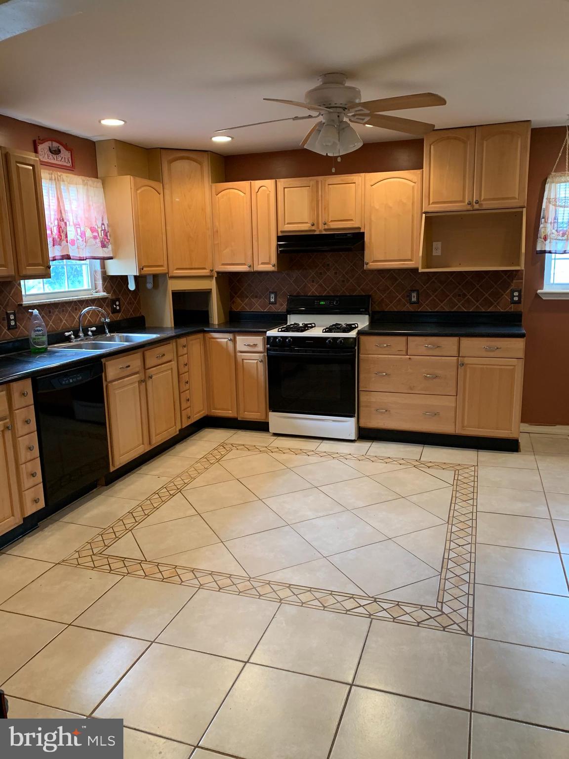 7911 Hillendale Road Baltimore, MD 21234 - Photo 17 of 23
