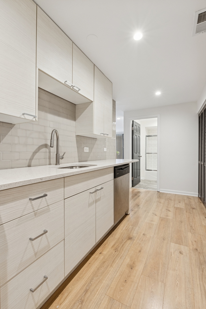 1069 West Foster Avenue, Unit 1C Chicago, IL 60640 - Photo 11 of 17