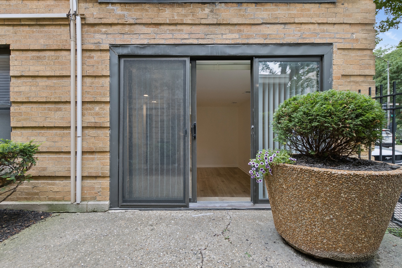 1069 West Foster Avenue, Unit 1C Chicago, IL 60640 - Photo 3 of 17