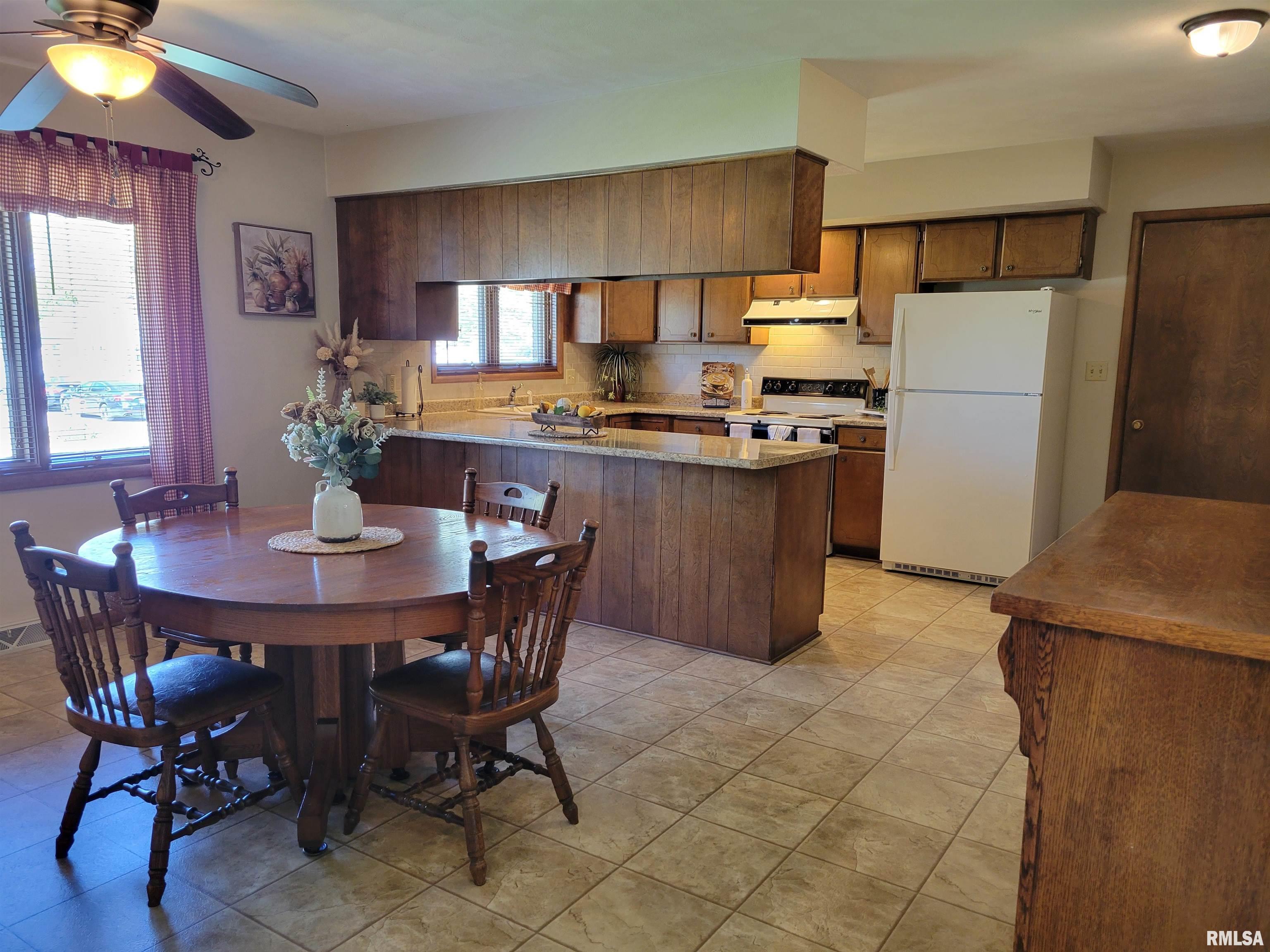400 Anna Street Atkinson, IL 61235 - Photo 5 of 31