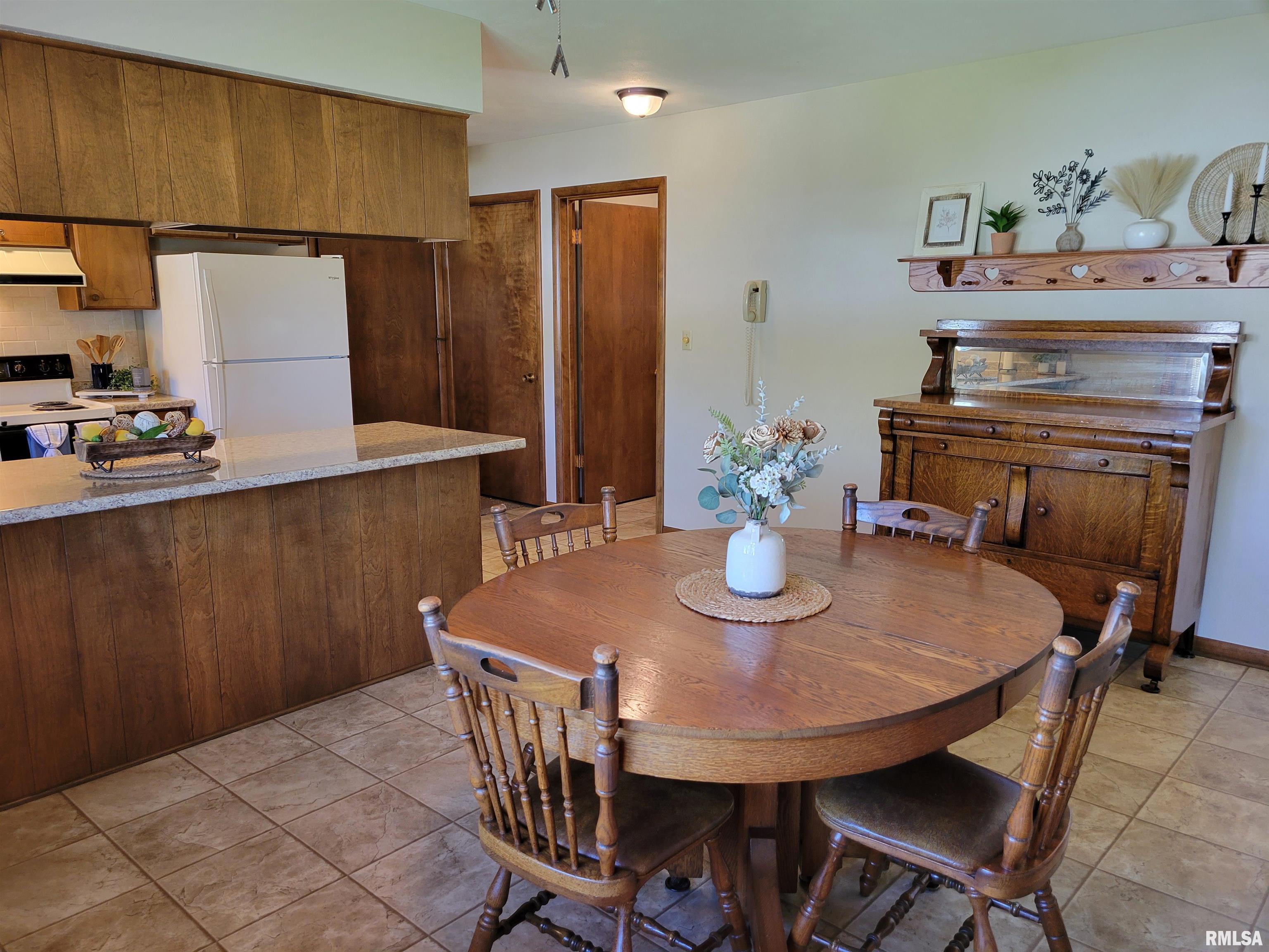 400 Anna Street Atkinson, IL 61235 - Photo 10 of 31