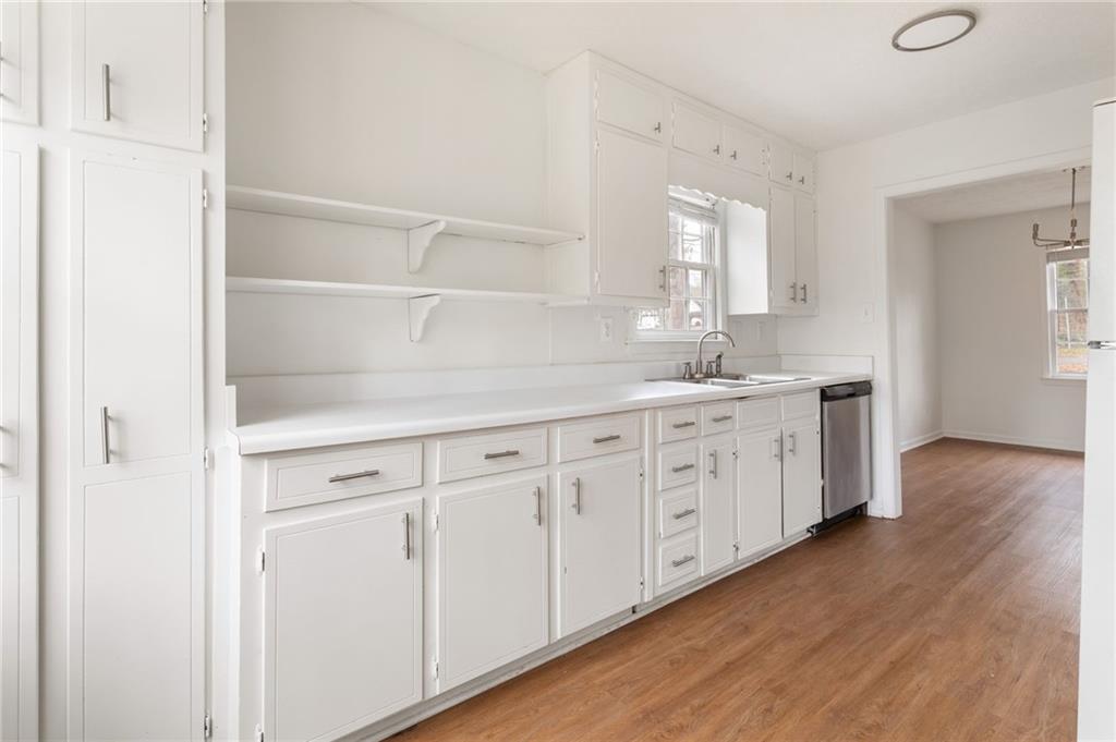 584 Fieldstream Way Northwest Lawrenceville, GA 30044 - Photo 8 of 20 a spacious bathroom with a double vanity sink and a mirror
