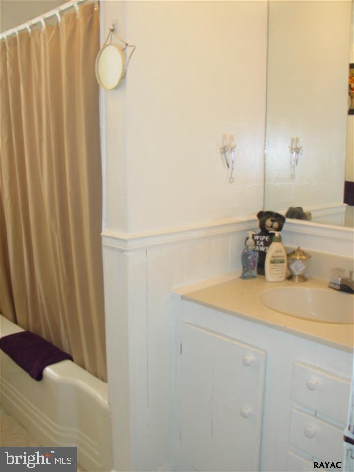 205 Barcroft Road York, PA 17406 - Photo 13 of 20 Gallery Image 13