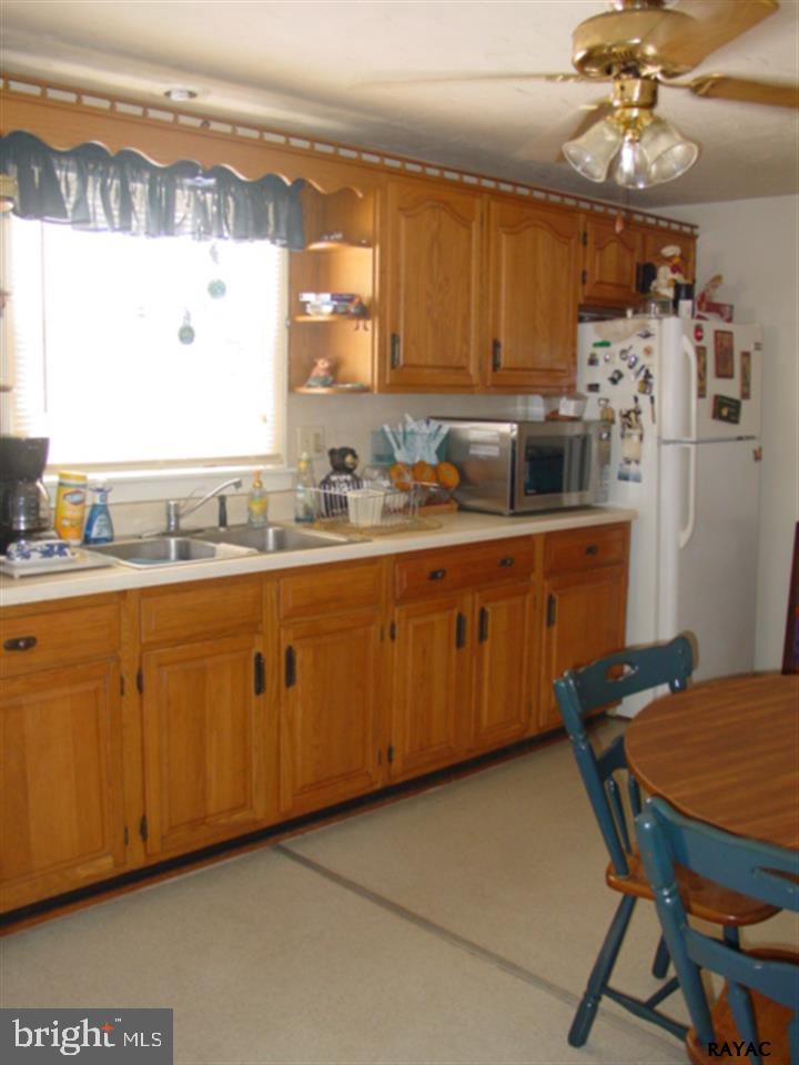 205 Barcroft Road York, PA 17406 - Photo 5 of 20 Gallery Image 5