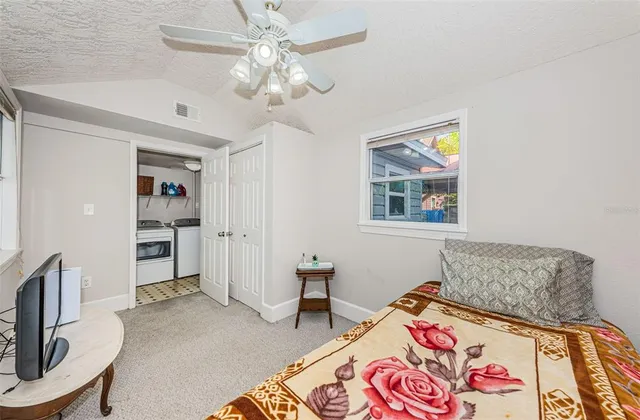 $2,999 | 833 1st Street Northeast, St. Petersburg, FL 33701