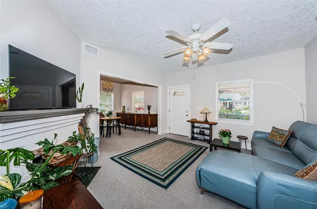 $2,999 | 833 1st Street Northeast, St. Petersburg, FL 33701