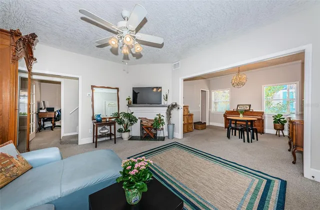 $2,999 | 833 1st Street Northeast, St. Petersburg, FL 33701