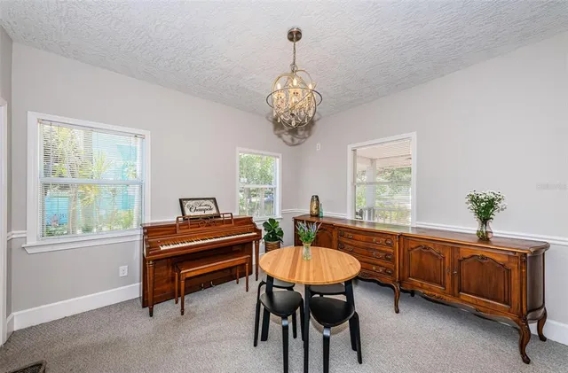 $2,999 | 833 1st Street Northeast, St. Petersburg, FL 33701