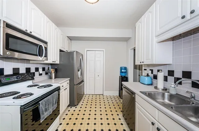 $2,999 | 833 1st Street Northeast, St. Petersburg, FL 33701