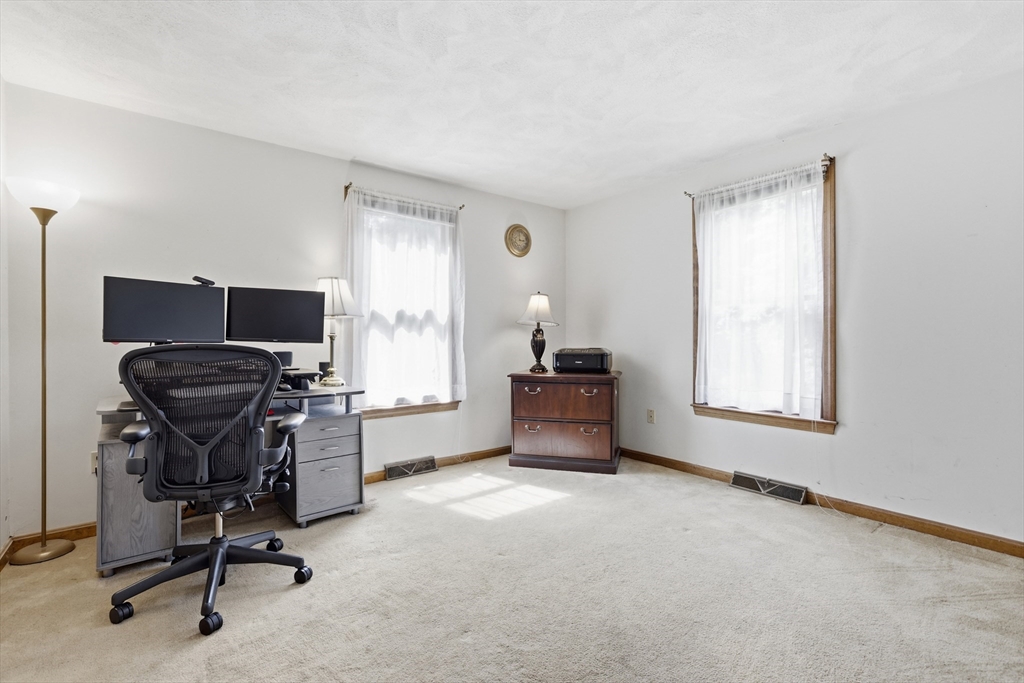 4 Oneida Place Hudson, MA 01749 - Photo 24 of 42