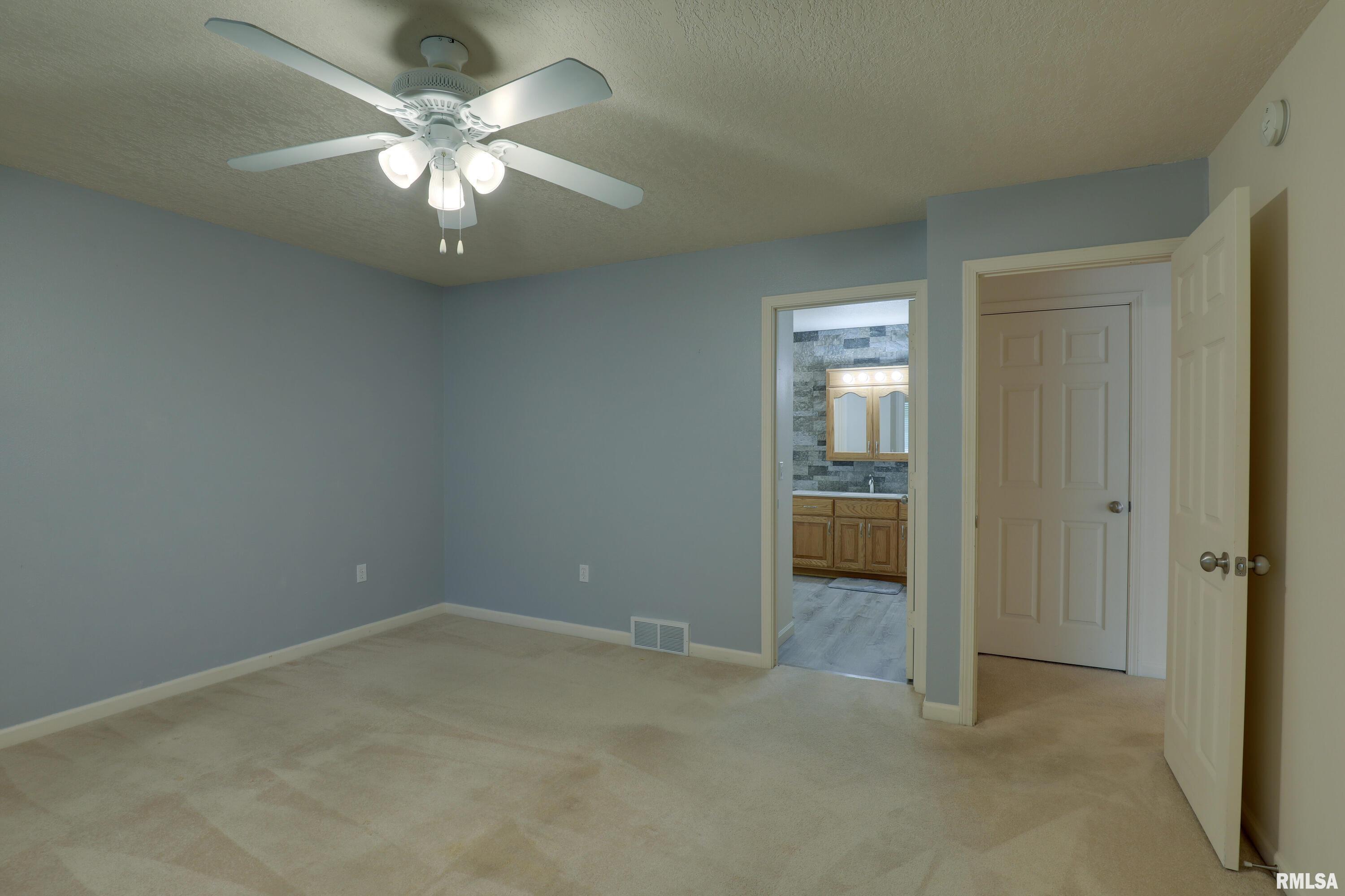 800 North 49th Street Quincy, IL 62305 - Photo 12 of 24