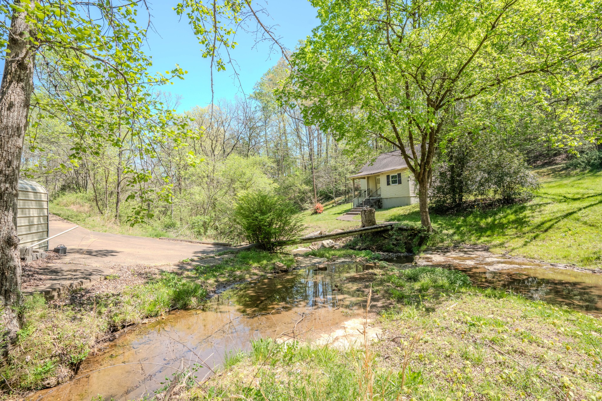 2167 Powdermill Hill Road Lawrenceburg, TN 38464 - Photo 5 of 33 a backyard of a house with a garden and tree