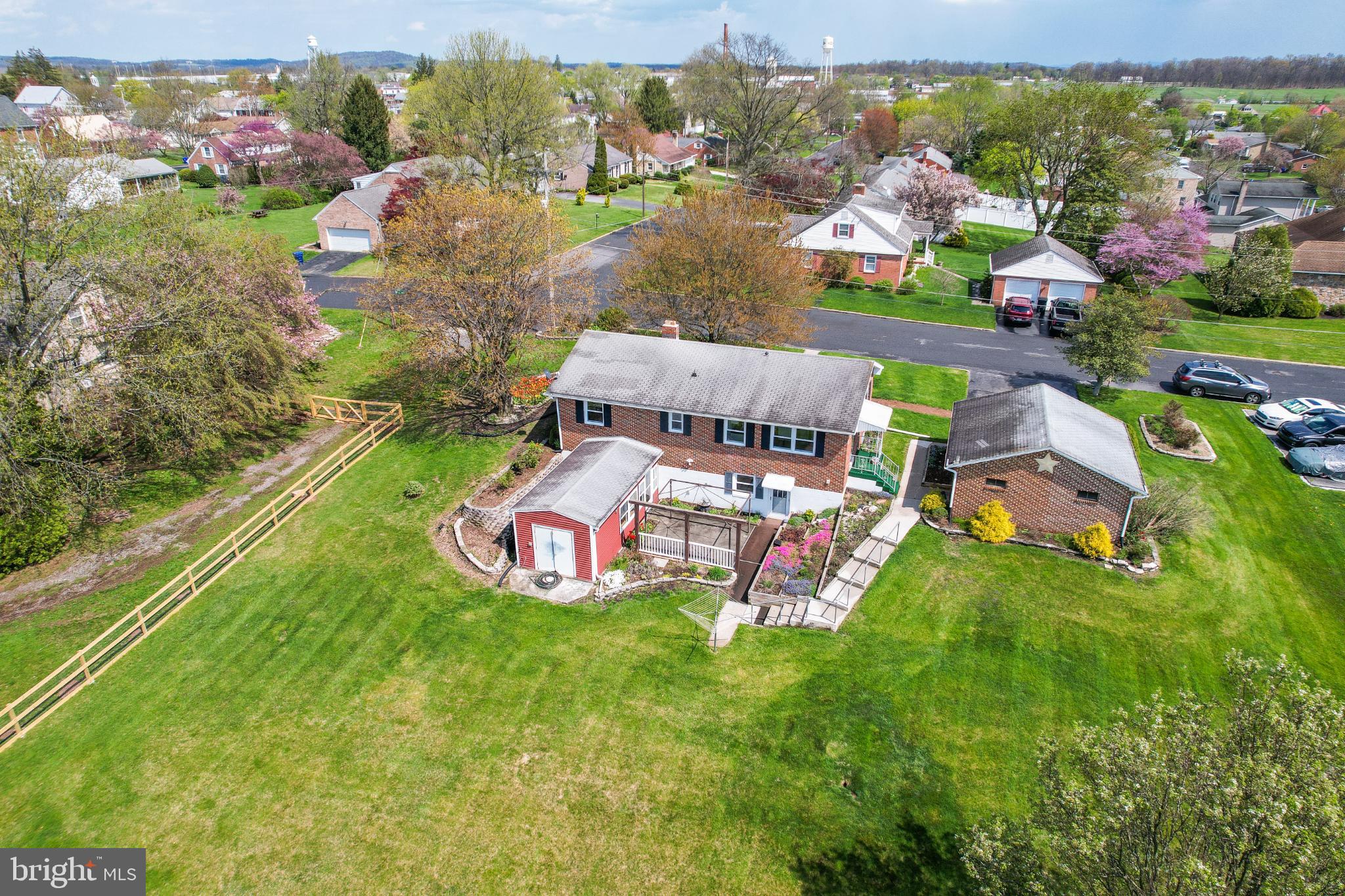 33 Ridge Avenue Biglerville, PA 17307 - Photo 7 of 38 Charming home with spacious green surroundings.