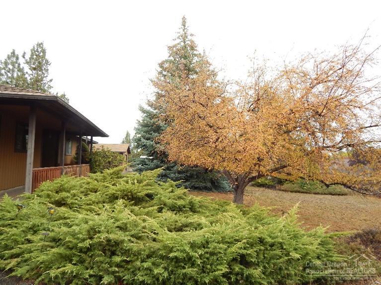 63511 Vogt Road Bend, OR 97701 - Photo 4 of 21 a backyard of a house with lots of green space