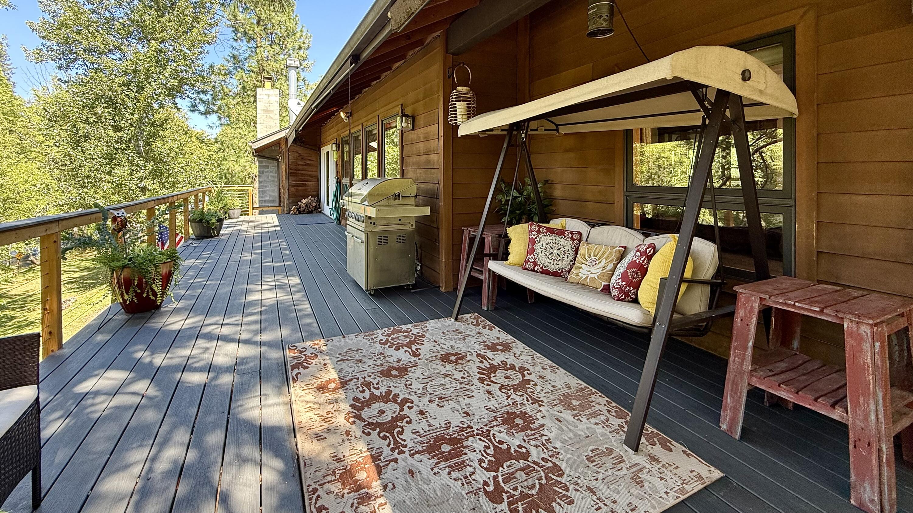 975 Old Ferry Road Shady Cove, OR 97539 - Photo 73 of 100 Upper Deck