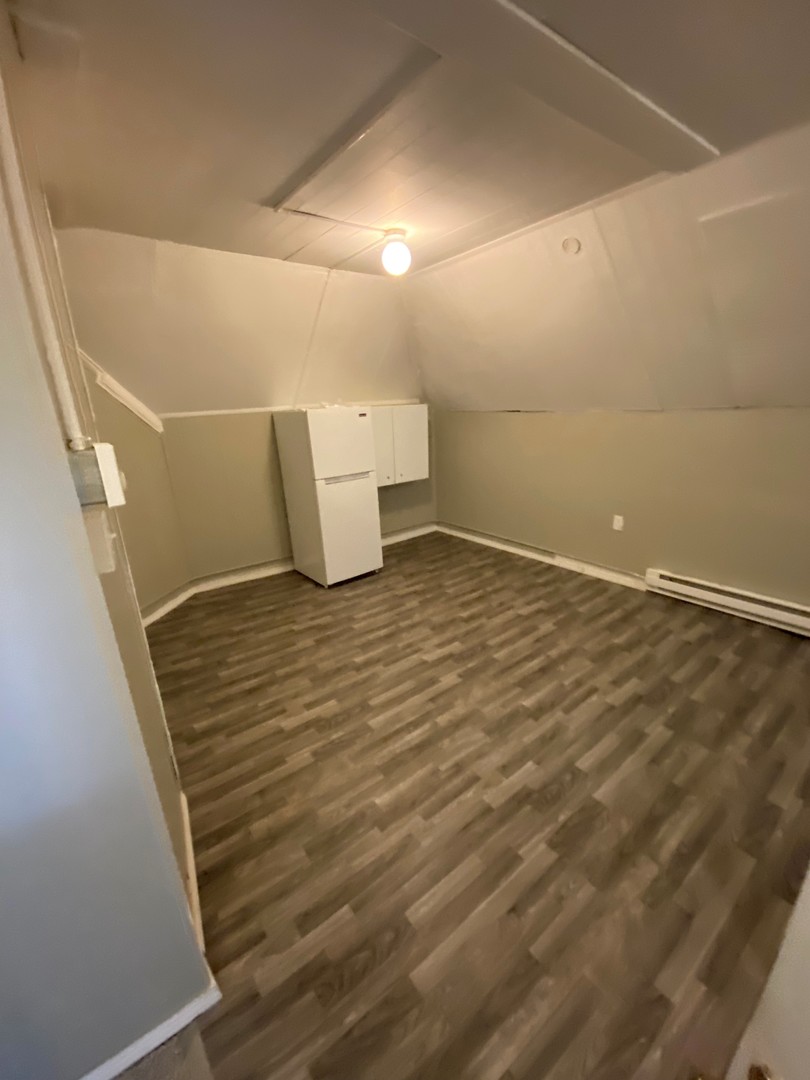 617 West Springfield Avenue Champaign, IL 61820 - Photo 5 of 10 a view of a room