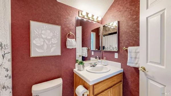 $1,089,000 | 1916 Falcon Ridge Drive, Petaluma, CA 94954