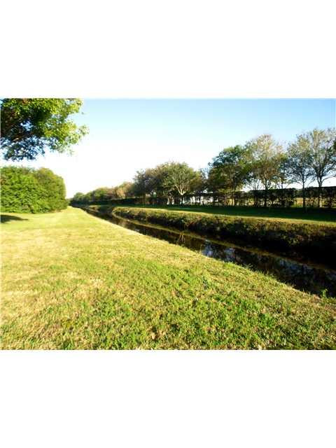 20965 Boca Ridge Drive West, Unit 20965 Boca Raton, FL 33428 - Photo 15 of 18 Exterior Back